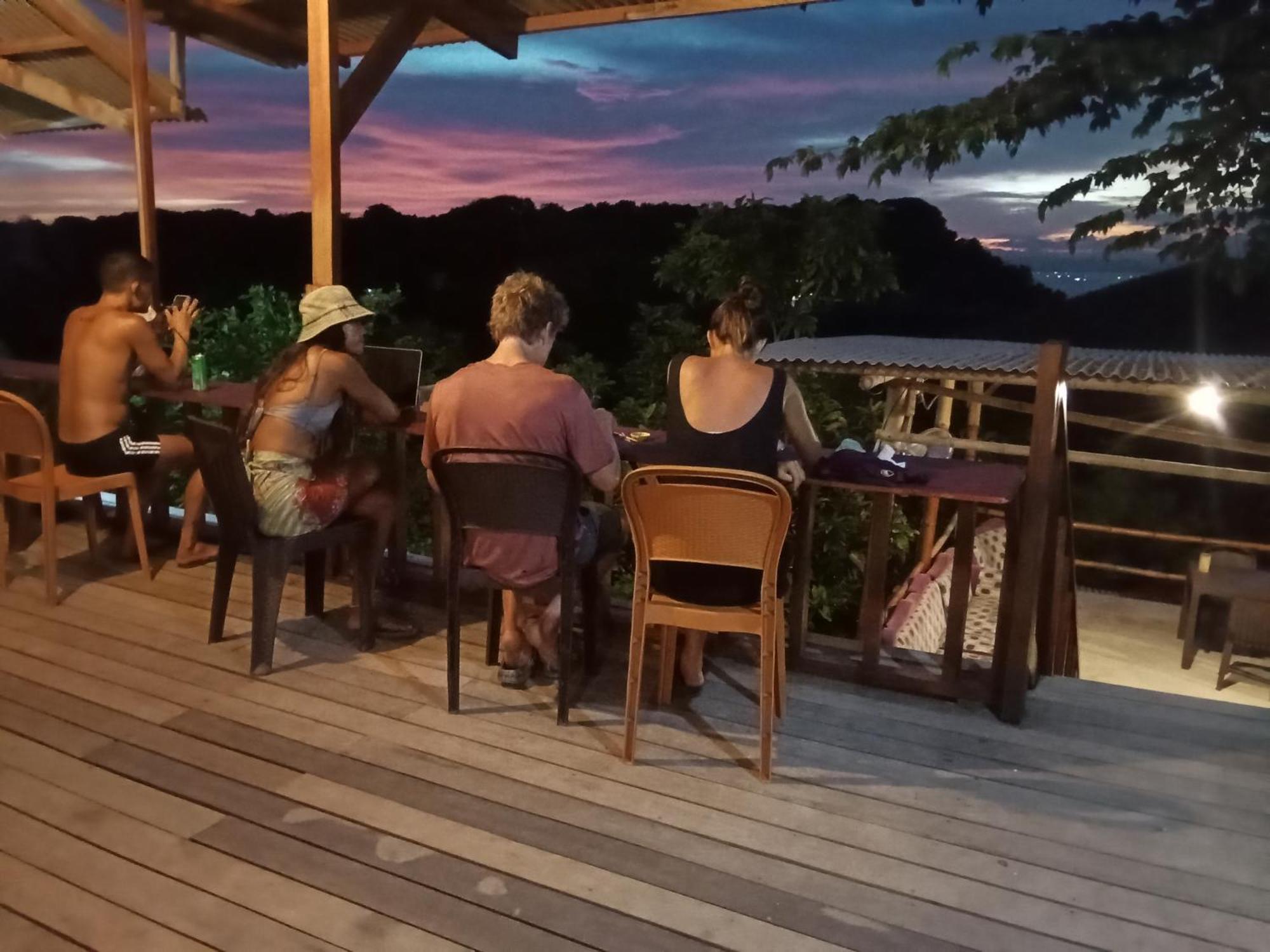 Feby'S Homestay Ekas Extérieur photo